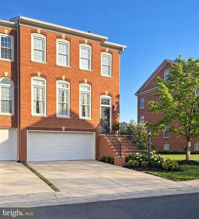 13535 Flowerfield Dr, Potomac, MD 20854