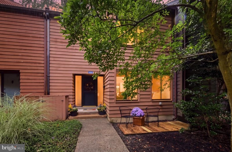 11570 Woodhollow Ct, Reston, VA 20191