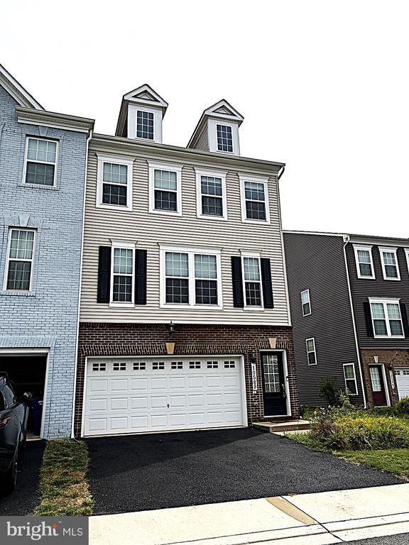 10589 Hinton Way, Manassas, VA 20112