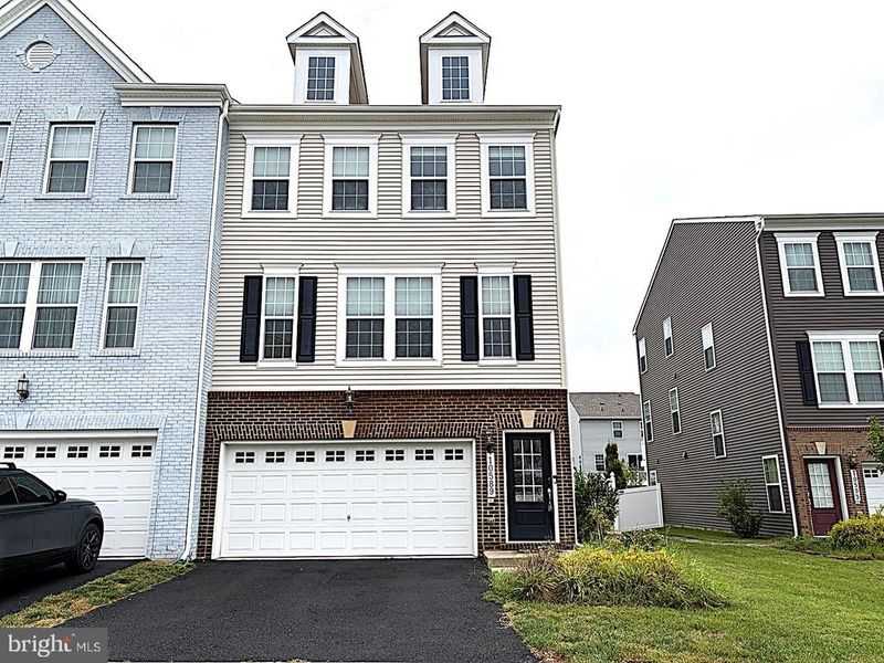 10589 Hinton Way, Manassas, VA 20112