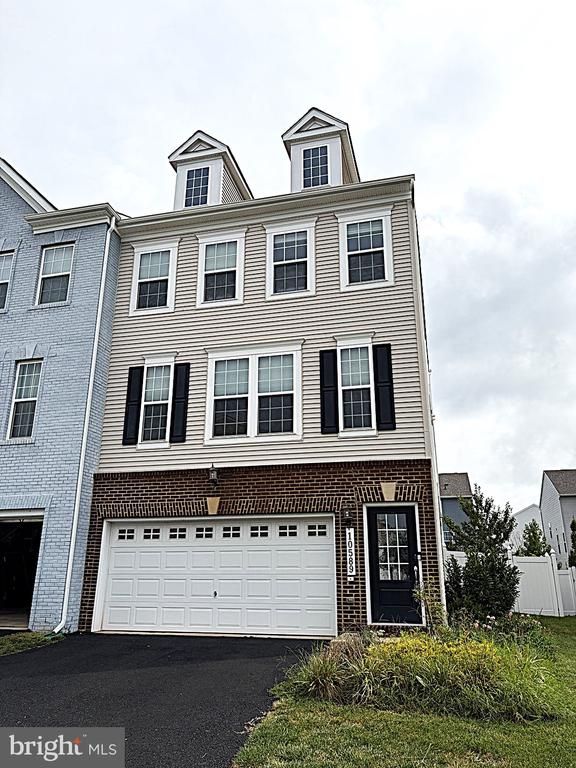 10589 Hinton Way, Manassas, VA 20112