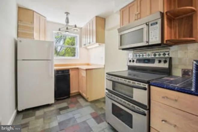 8413 Spencer Ct, Chevy Chase, MD 20815