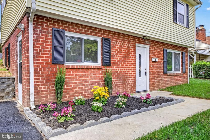 13208 Alison St, Woodbridge, VA 22191