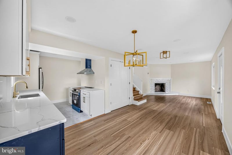 13208 Alison St, Woodbridge, VA 22191