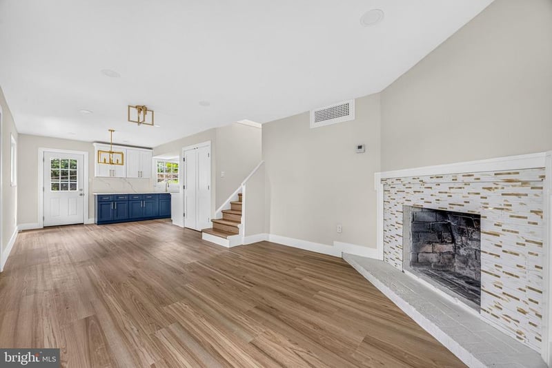 13208 Alison St, Woodbridge, VA 22191