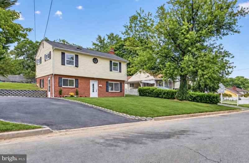 13208 Alison St, Woodbridge, VA 22191