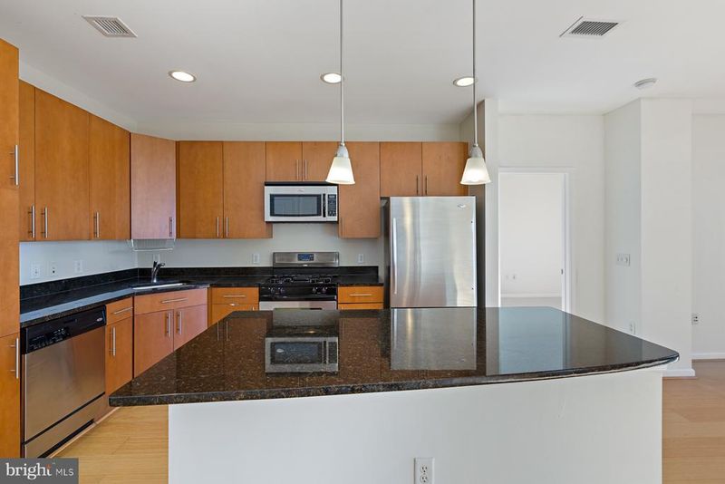 444 W Broad St #701, Falls Church, VA 22046