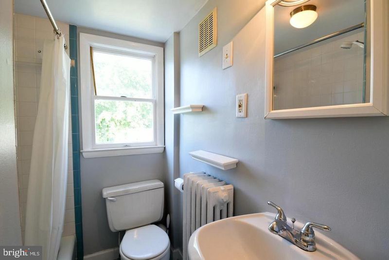 2112 N Edison St N, Arlington, VA 22207