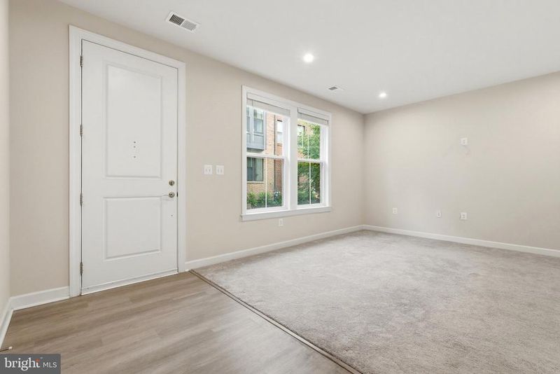 2837 Hokie Ln, Alexandria, VA 22306