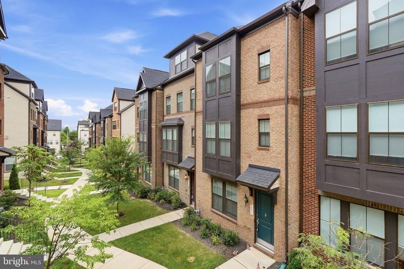 2837 Hokie Ln, Alexandria, VA 22306