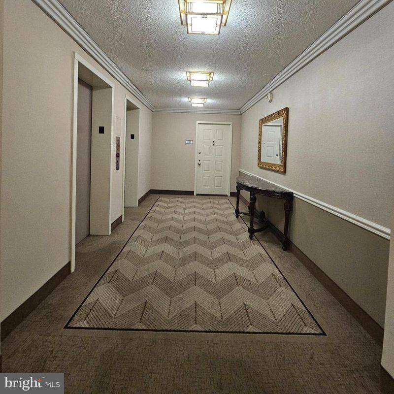 8340 Greensboro Dr #721, Mclean, VA 22102