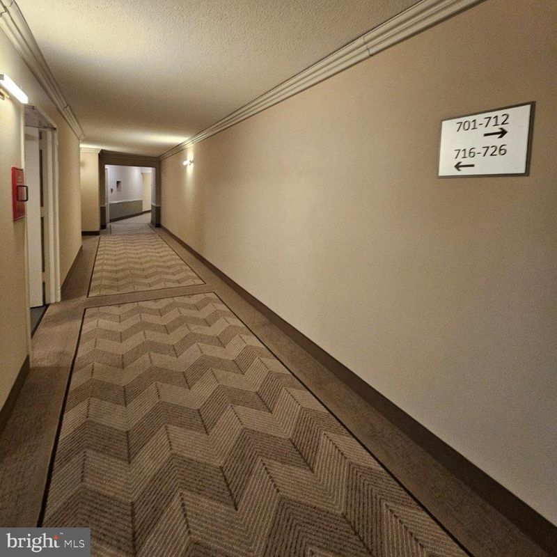 8340 Greensboro Dr #721, Mclean, VA 22102