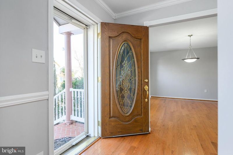 10691 John Ayres Dr, Fairfax, VA 22032