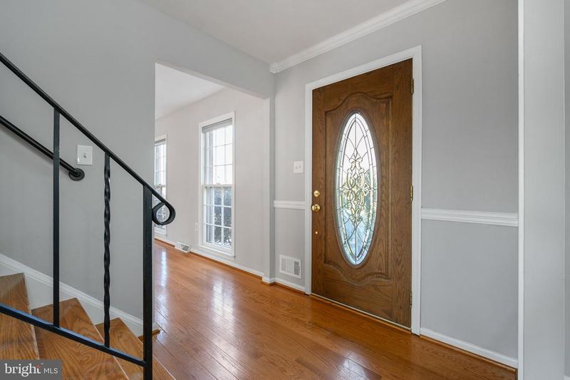 10691 John Ayres Dr, Fairfax, VA 22032