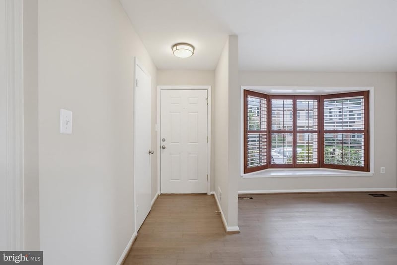 9904 Longford Ct, Vienna, VA 22181