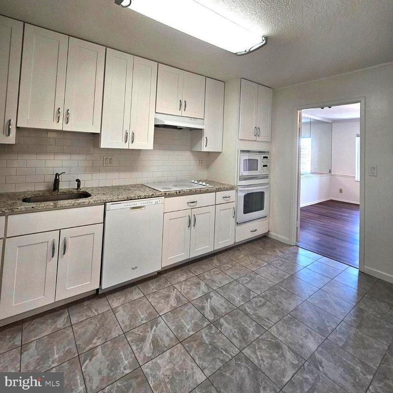 8340 Greensboro Dr #721, Mclean, VA 22102