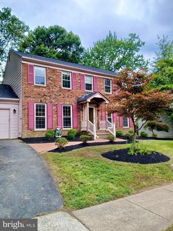 10691 John Ayres Dr, Fairfax, VA 22032