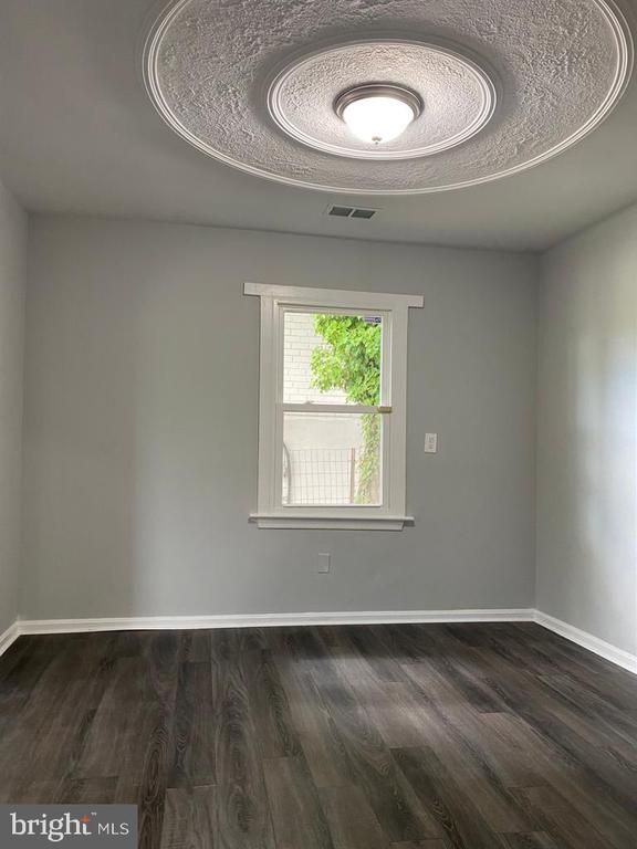 24 Chamber Ave, Capitol Heights, MD 20743