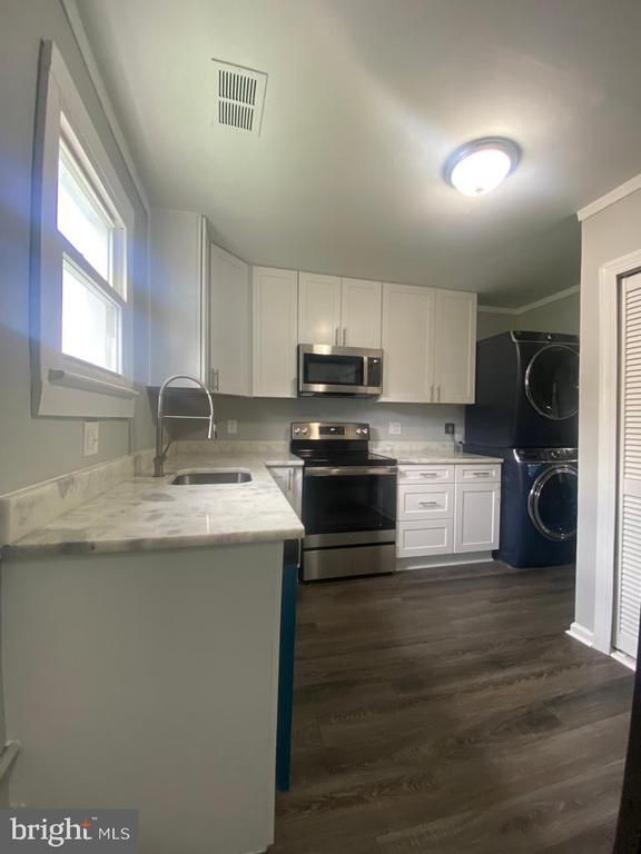 24 Chamber Ave, Capitol Heights, MD 20743