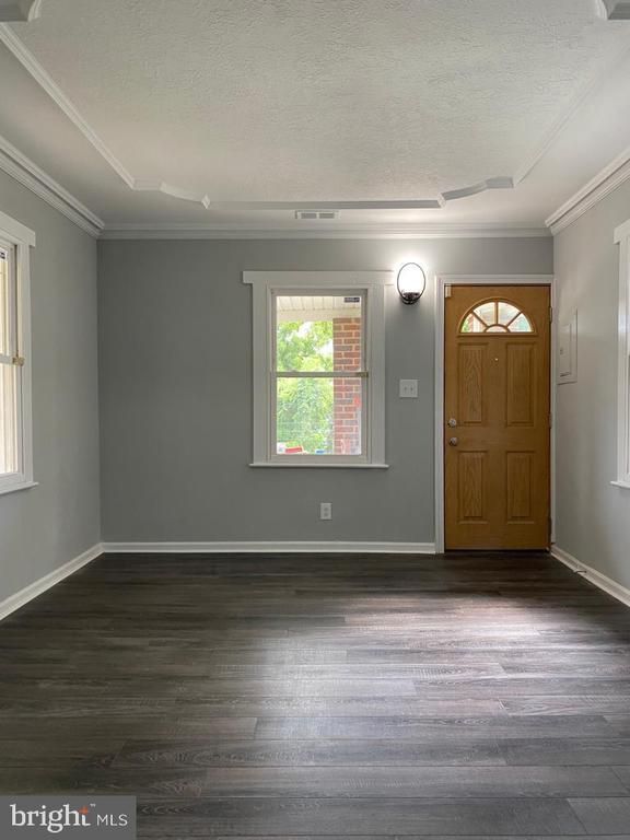 24 Chamber Ave, Capitol Heights, MD 20743