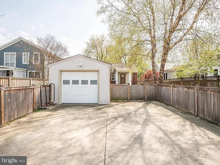 106 E Monroe Ave, Alexandria, VA 22301