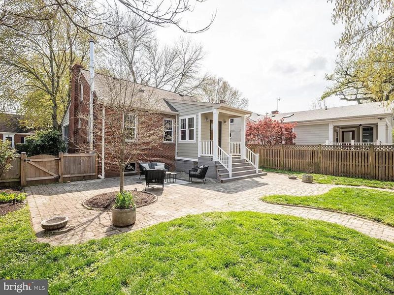 106 E Monroe Ave, Alexandria, VA 22301
