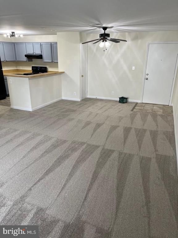 200 Grosvenor Ln #102, Stafford, VA 22556