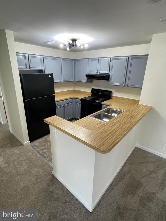 200 Grosvenor Ln #102, Stafford, VA 22556
