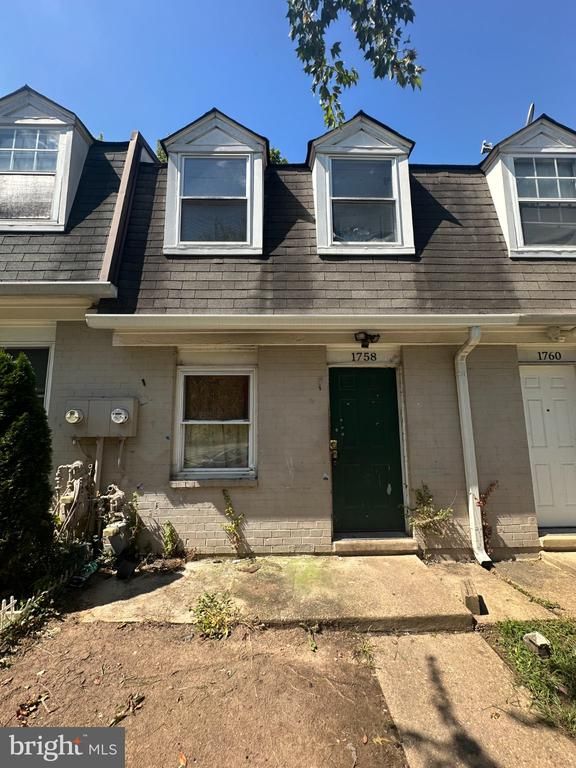 1758 Dutch Village Dr #0-382, Landover, MD 20785