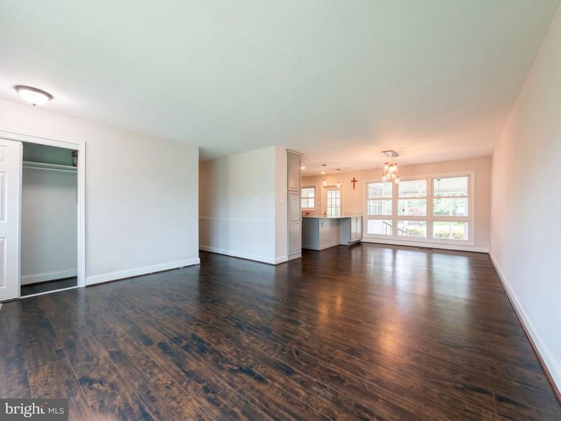 7108 Ordway Rd, Centreville, VA 20121