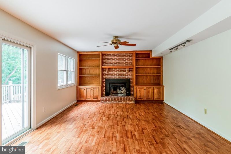 15074 Barkwood Dr, Woodbridge, VA 22193