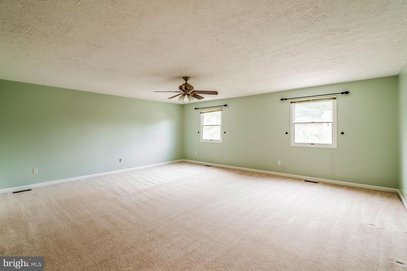 15074 Barkwood Dr, Woodbridge, VA 22193