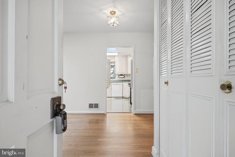5238 Pommeroy Dr, Fairfax, VA 22032