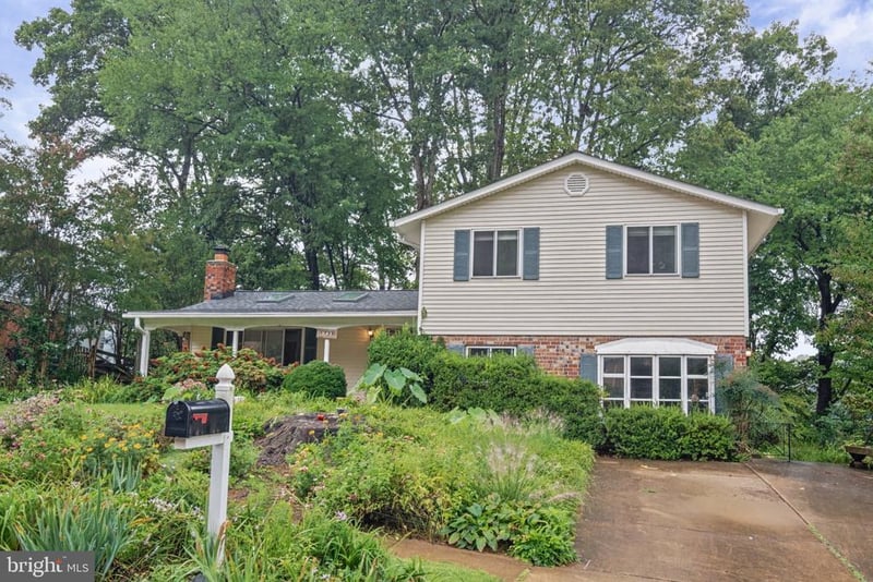 5238 Pommeroy Dr, Fairfax, VA 22032
