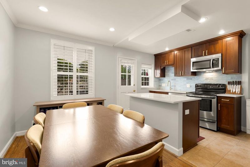3475 S Wakefield St S, Arlington, VA 22206