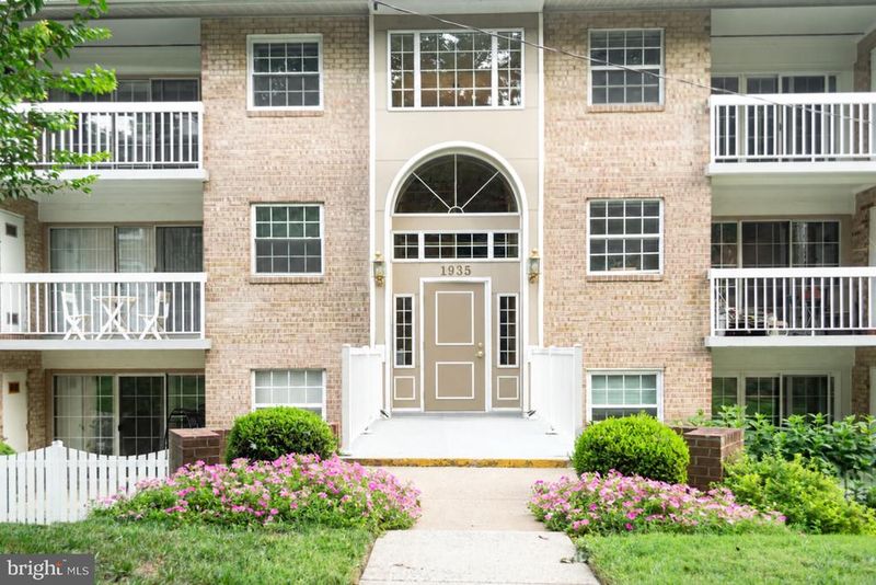 1935 Wilson Ln #T3, Mclean, VA 22102