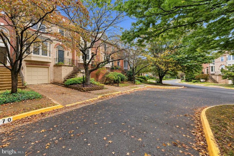 3968 Clares Ct, Fairfax, VA 22033