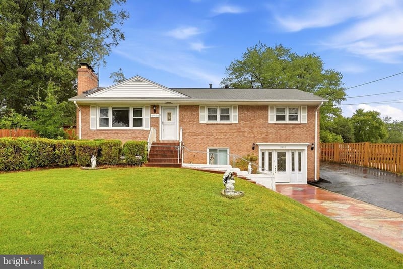 5905 Ridge View Dr, Alexandria, VA 22310