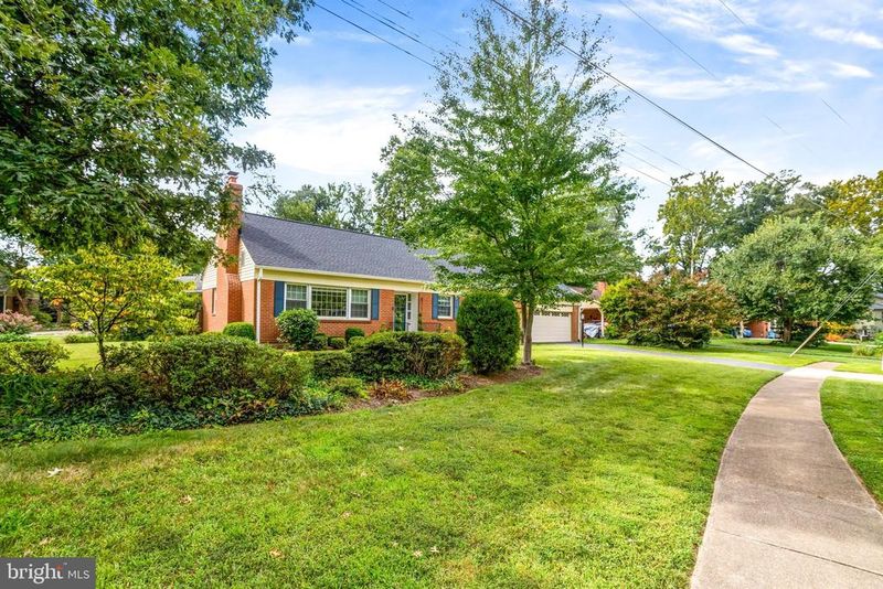 8718 Waterford Rd, Alexandria, VA 22308