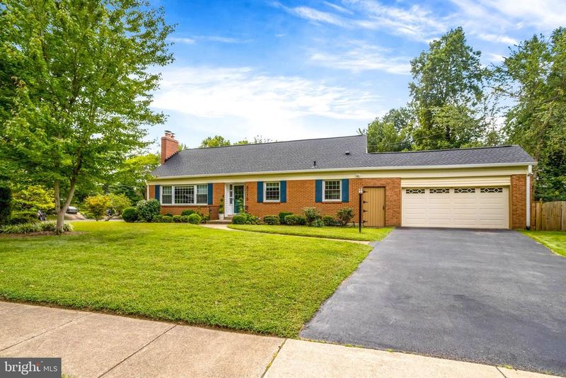 8718 Waterford Rd, Alexandria, VA 22308