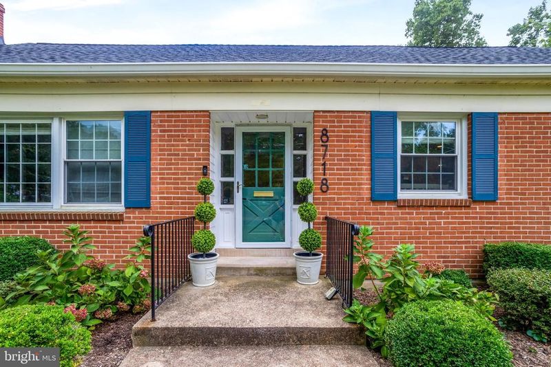 8718 Waterford Rd, Alexandria, VA 22308