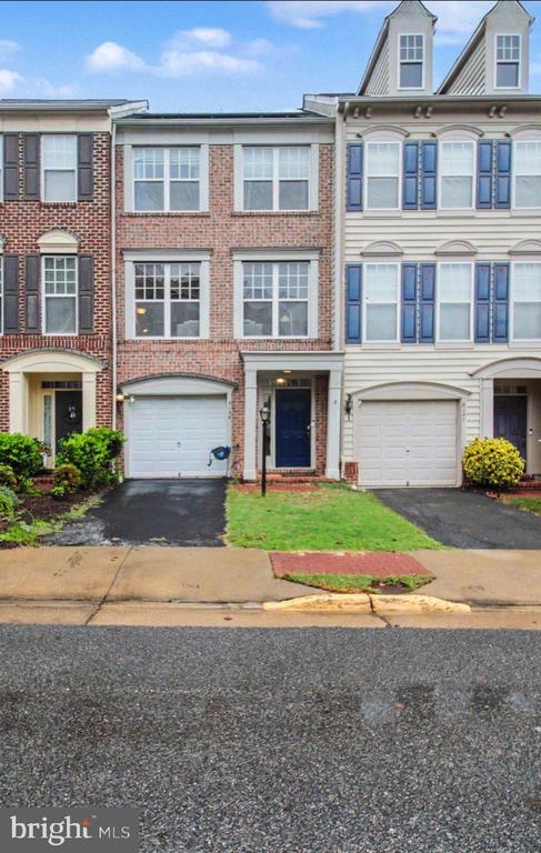 8139 Dove Cottage Ct, Lorton, VA 22079
