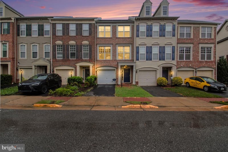 8139 Dove Cottage Ct, Lorton, VA 22079