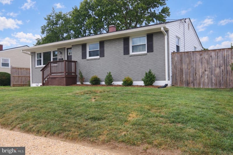 6 Colonial Dr, Linthicum, MD 21090