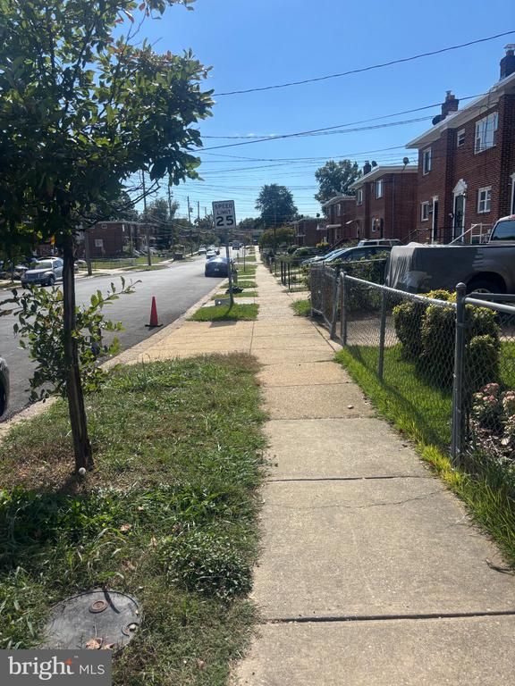 5203 Deal Dr, Oxon Hill, MD 20745