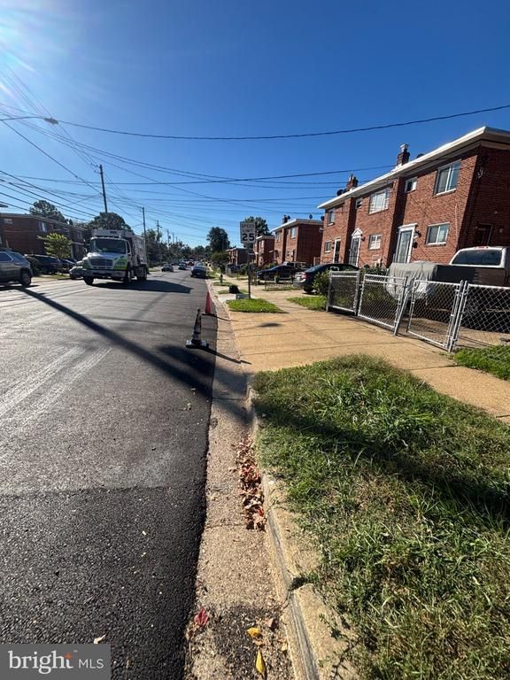 5203 Deal Dr, Oxon Hill, MD 20745