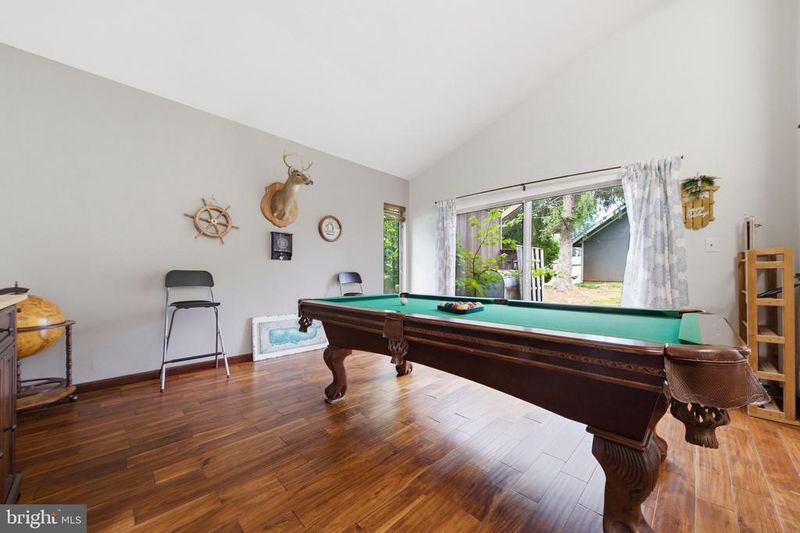 10725 Wayridge Dr, Montgomery Village, MD 20886