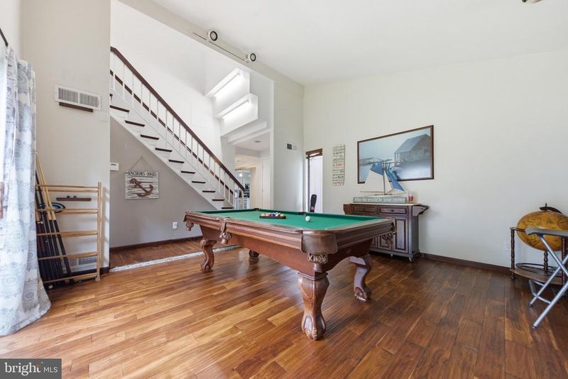 10725 Wayridge Dr, Montgomery Village, MD 20886