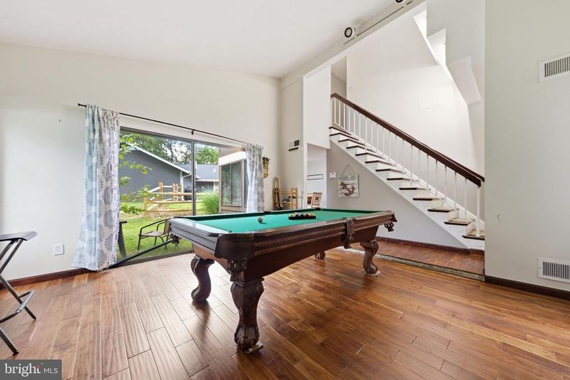 10725 Wayridge Dr, Montgomery Village, MD 20886