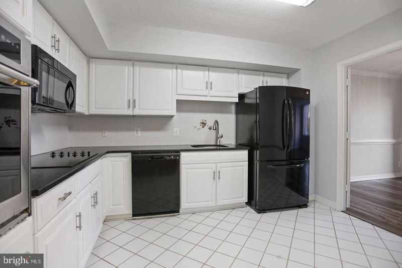 5809 Nicholson Ln #312, North Bethesda, MD 20852
